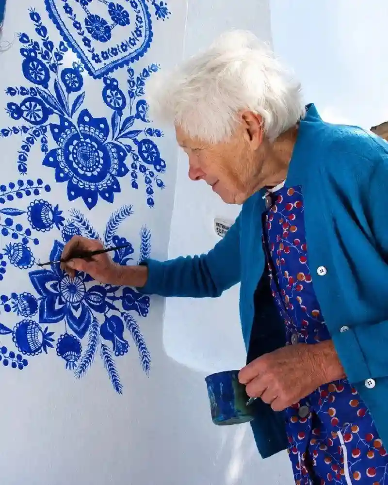 90-year-old-czech-folk-artist-anežka-kašpárková-spent-v0-57v6saq4mw1h1.jpeg