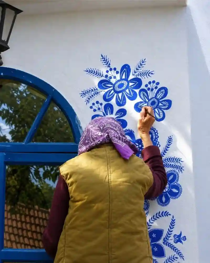 90-year-old-czech-folk-artist-anežka-kašpárková-spent-v0-dcv9jgw3mw1h1.jpeg