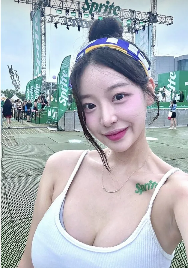 우수한 치어리더 검스 오피스룩 관련 이미지