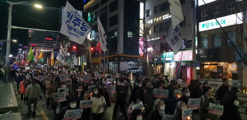 주말에 못 나간 부산 서면 집회, 어제 다녀왔습니다.