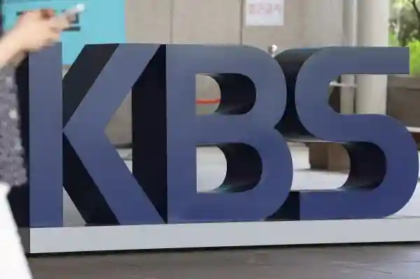 ▲서울 여의도 KBS 본관 앞 로고. ⓒ연합뉴스 