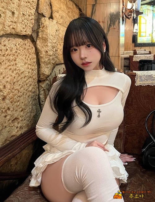 다크고 얼굴만작다